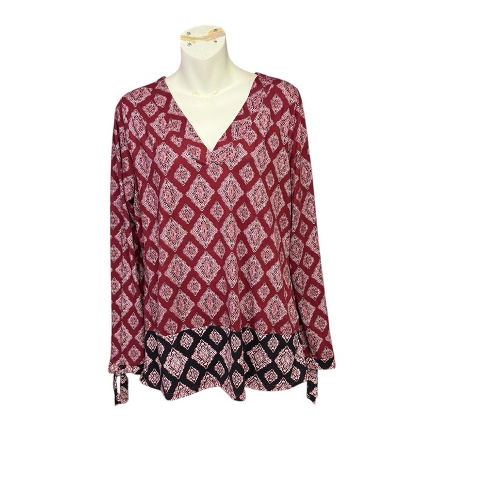 Como Blu size  large  Maroon Geometric V-Neck Blouse tie sleeves